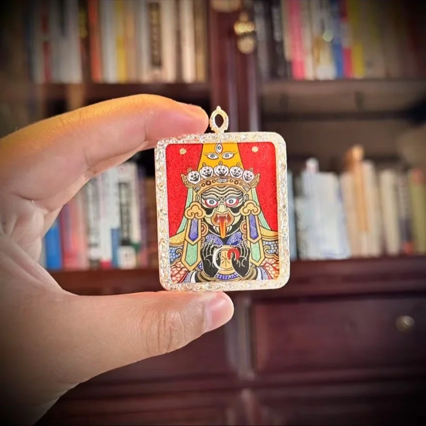 扎基拉姆的寓意和象徵扎基拉姆是藏傳佛教中一位重要的女神，常被稱為 “吉祥天母"或"藏地女財神”